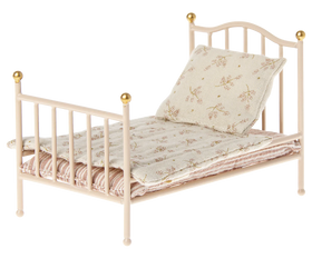 Vintage Bed | Rose