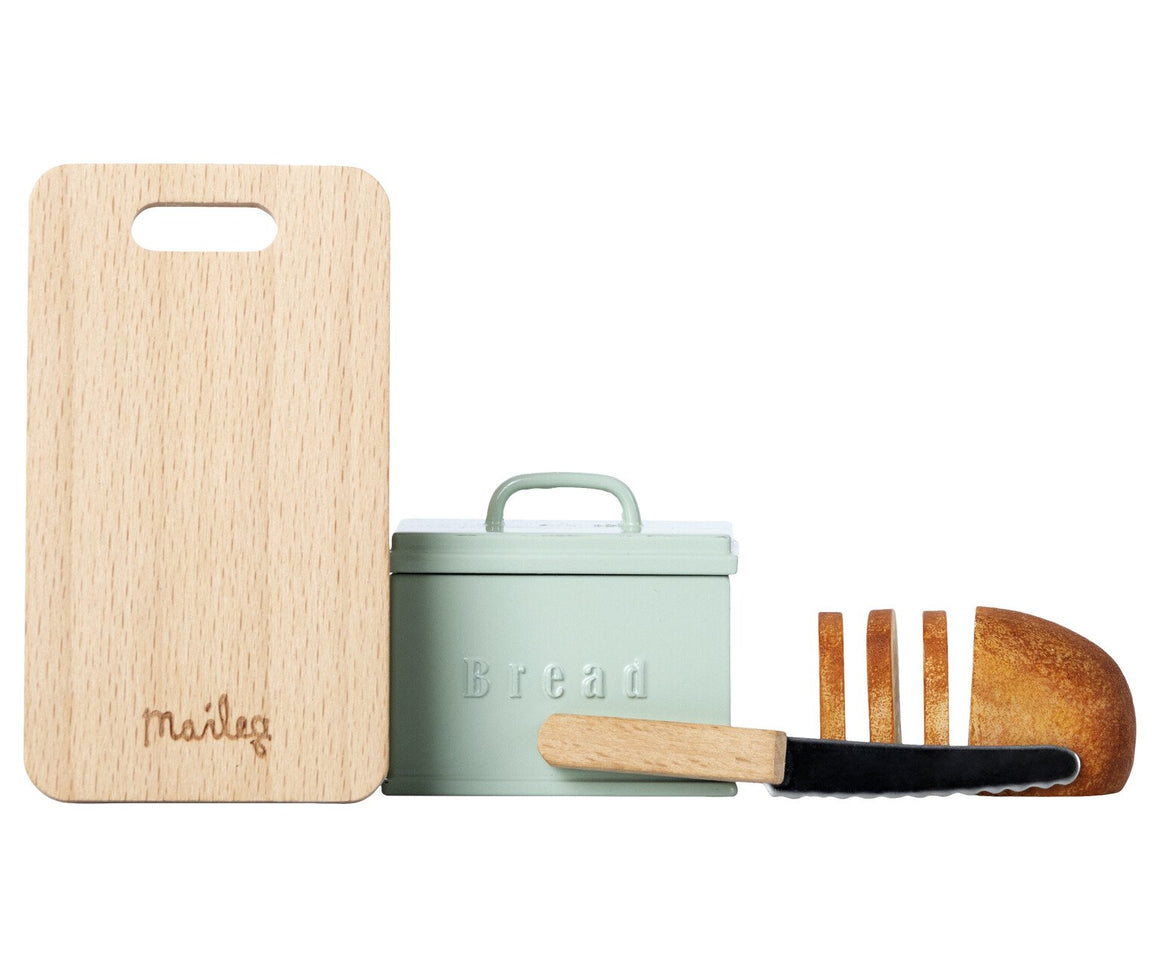 Minature Bread Box With Cutting Board